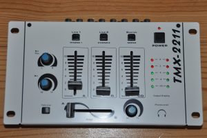 3 Kanal DJ Mischpult Party Disco Mixer Mikrofon Stereo Mono Auswahl Crossfader 